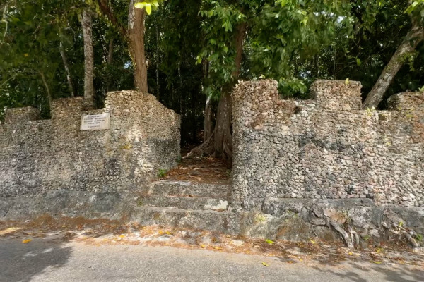 Menapaki sejarah di Benteng Patua dan Benteng Nata di Tomia, Wakatobi